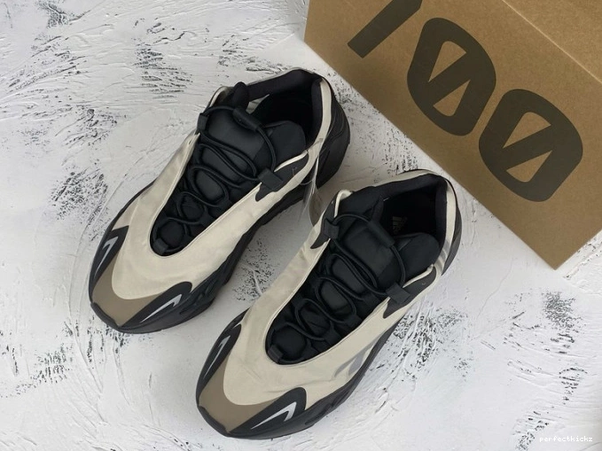 Bone Adidas Boost 700 MNVN Yeezy FY3729 0714